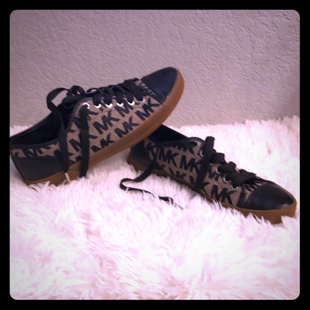 Woman’s size 9 Michael Kors shoes